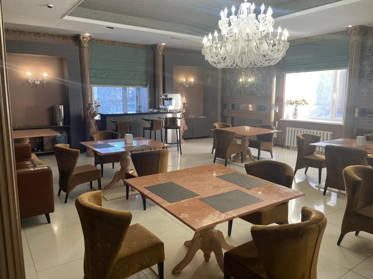 Lion Hotel Asztana Kültér fotó