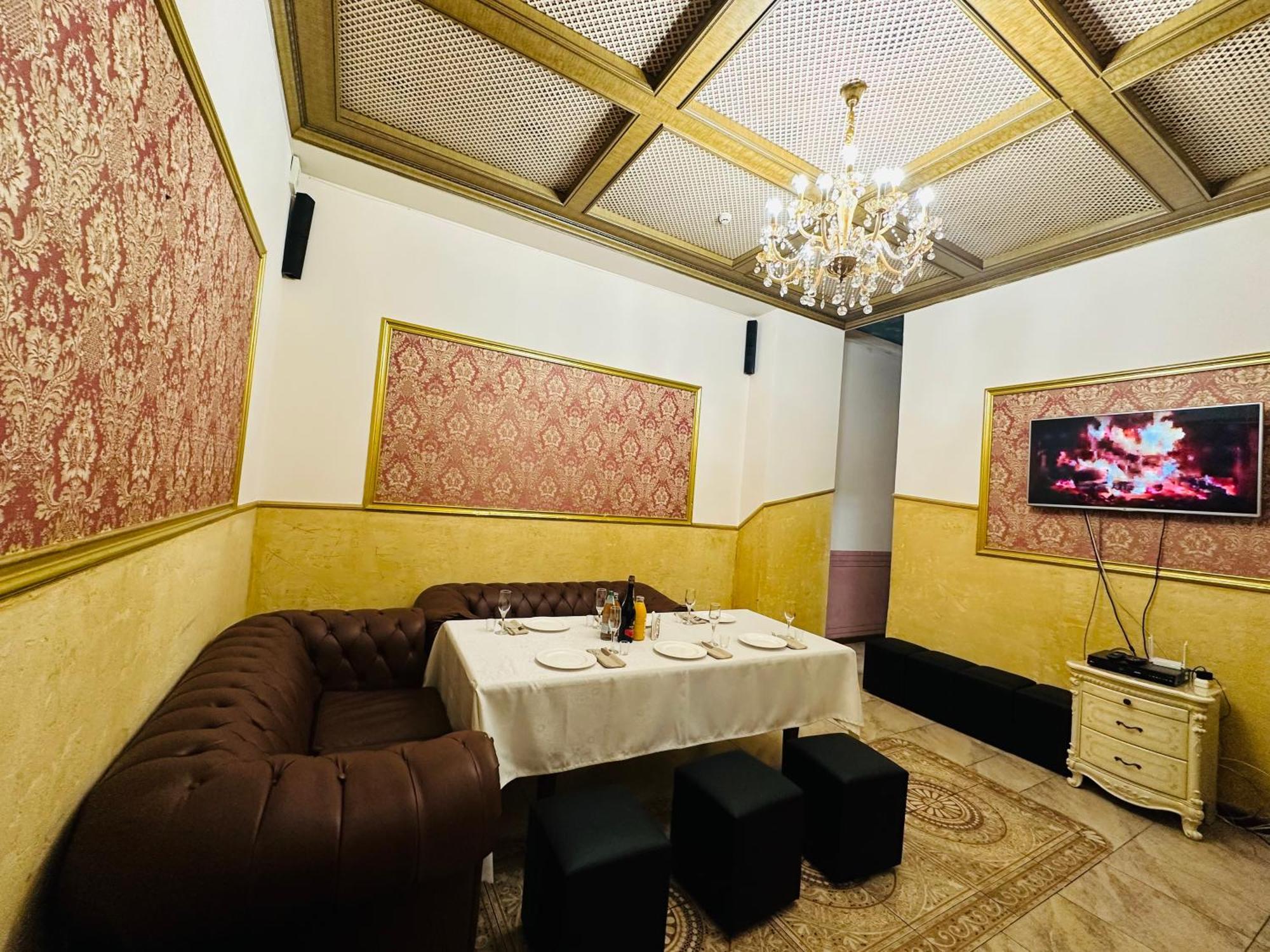 Lion Hotel Asztana Kültér fotó