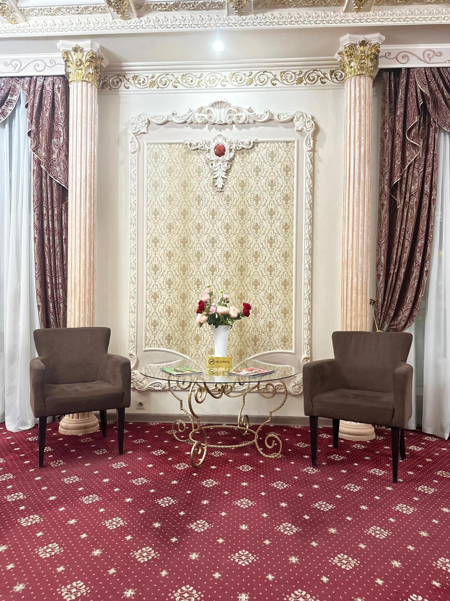 Lion Hotel Asztana Kültér fotó