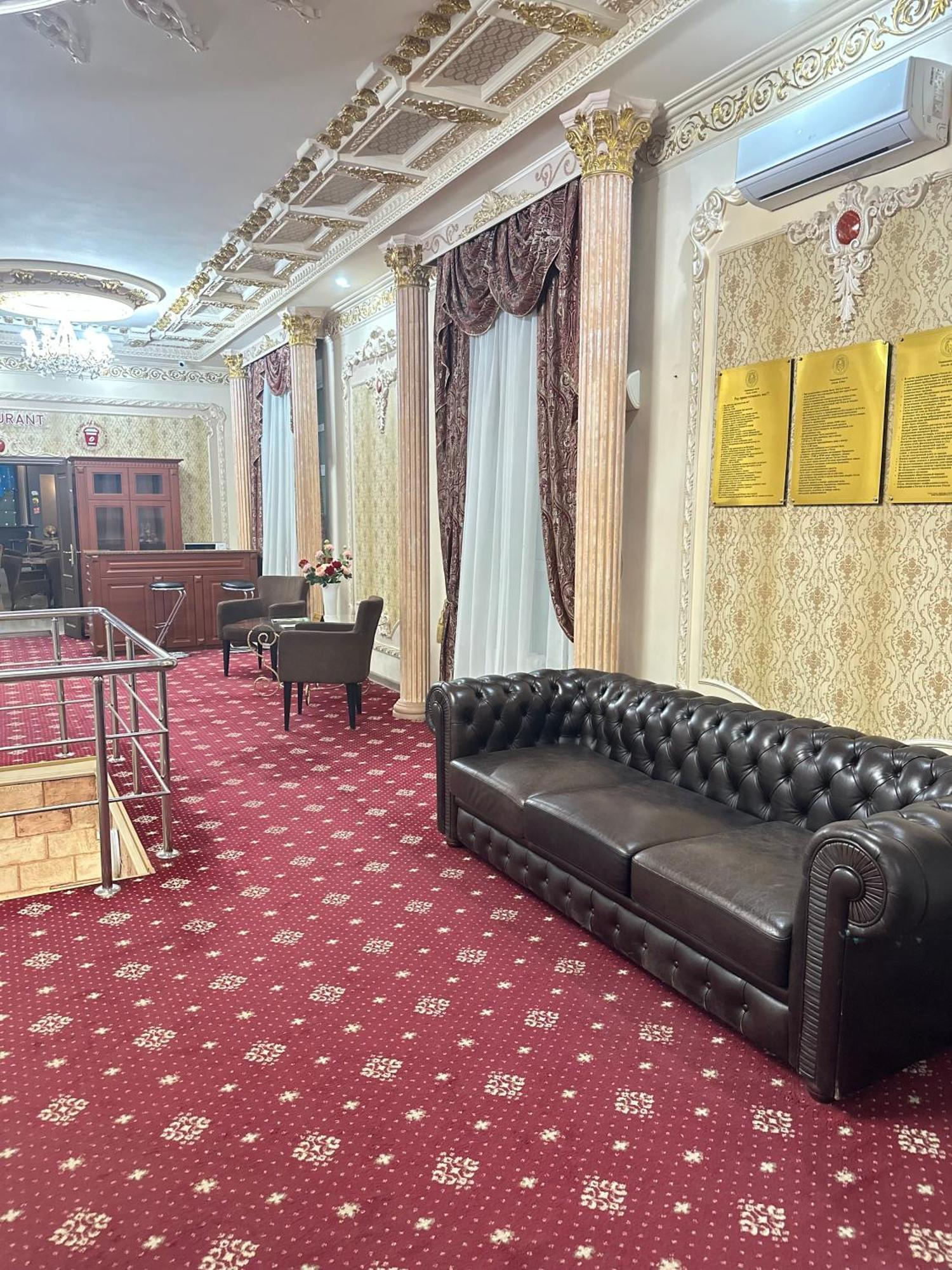 Lion Hotel Asztana Kültér fotó