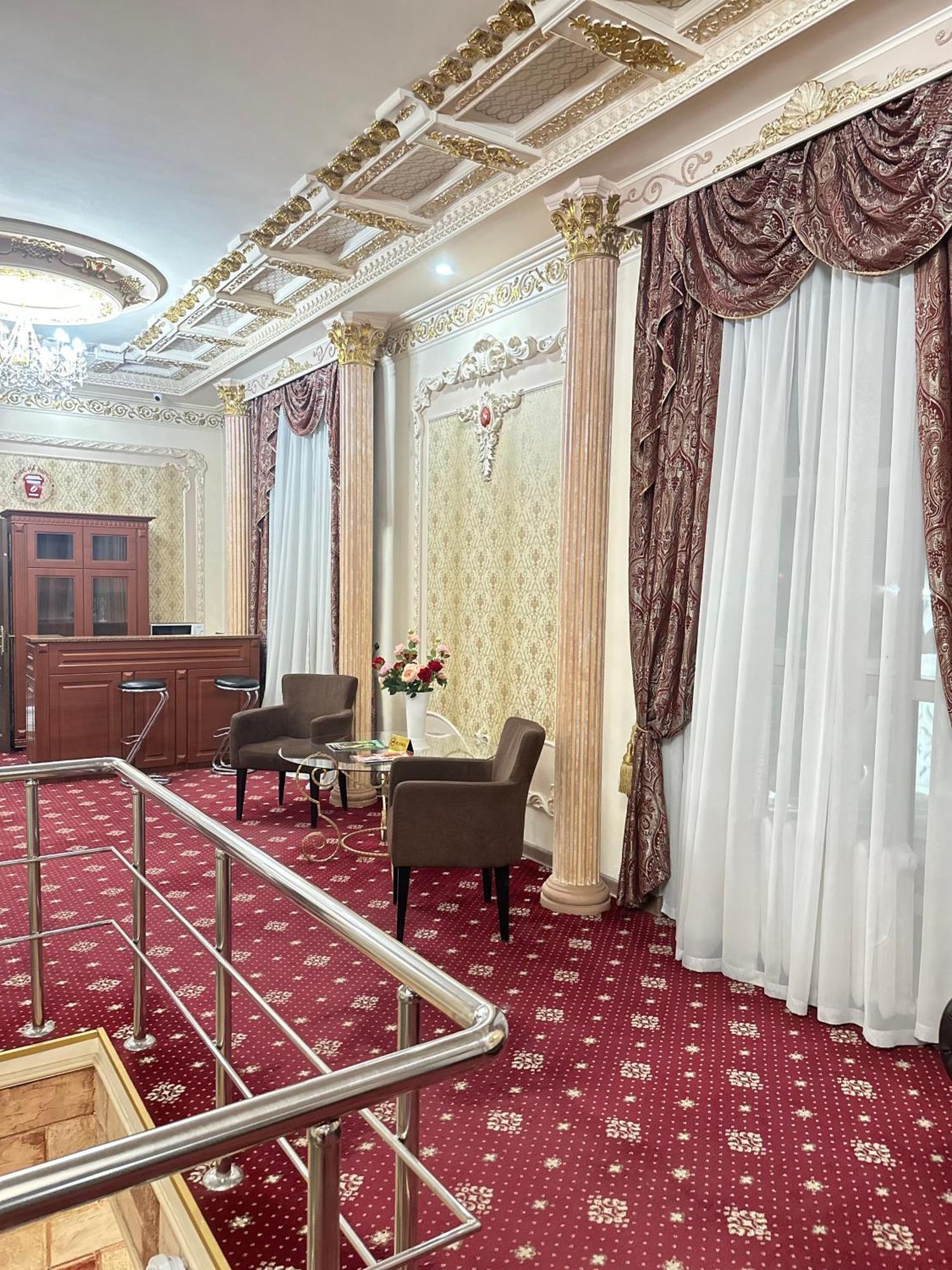 Lion Hotel Asztana Kültér fotó